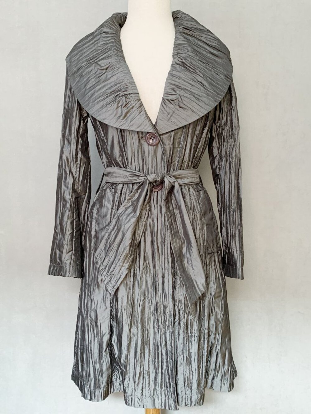 Bianca Nygard Petite | Silver Crinkle Trench Coat | Dramatic Collar | Size 6